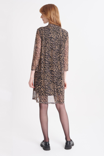 Sukienka mini z półgolfem, nadruk w cętki