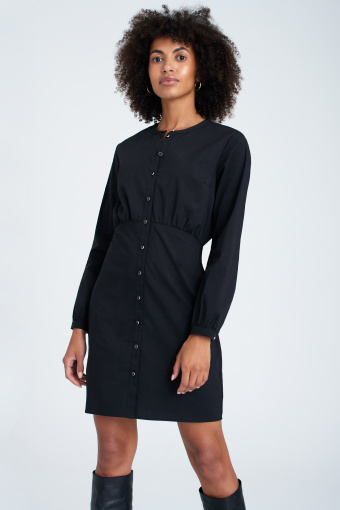 Czarna sukienka koszulowa, okrągły dekolt