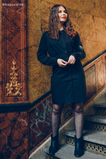 Czarna sukienka koszulowa, okrągły dekolt