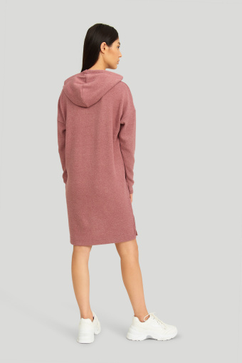 Dzianinowa sukienka z kapturem, różowa