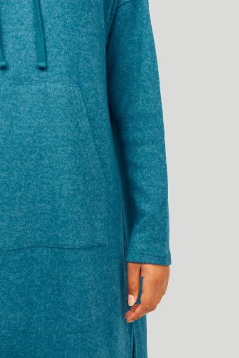 Dzianinowa sukienka z kapturem