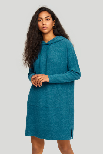 Dzianinowa sukienka z kapturem