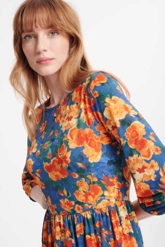 Multikolorowa sukienka z falbaną u dołu