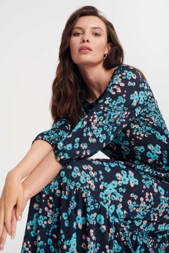 Kobieca sukienka w drobne kwiaty