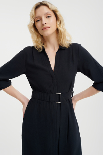 Czarna midi szmizjerka z paskiem w talii 