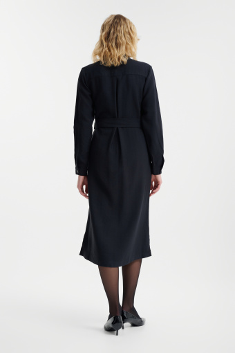 Czarna midi szmizjerka z paskiem w talii 