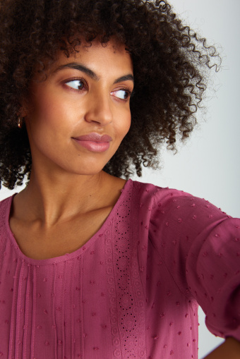 Wiskozowa sukienka z ozdobnymi wstawkami, ciemny róż