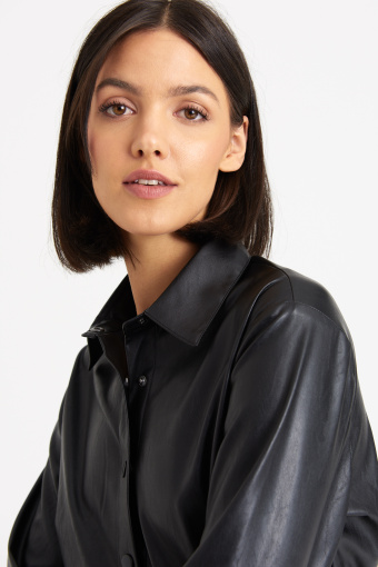 Czarna szmizjerka z ekoskóry