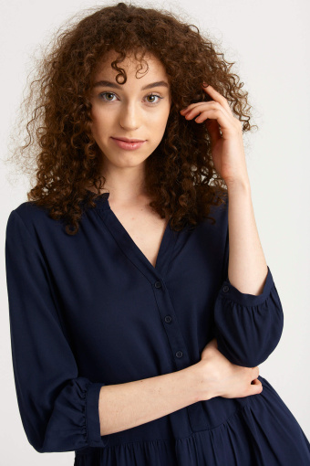 Granatowa sukienka o kroju A Granatowa sukienka o kroju A