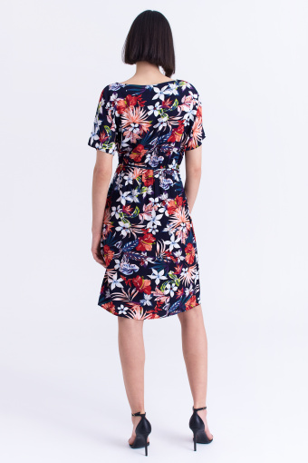 Sukienka w wielobarwne kwiaty Sukienka w wielobarwne kwiaty