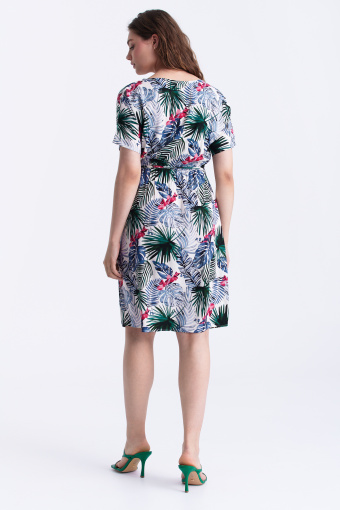 Kolorowa sukienka w tropikalny nadruk