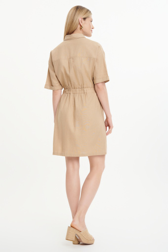 Beżowa sukienka przed kolano