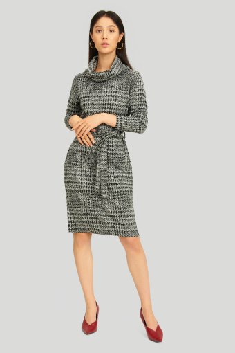 Sukienka z golfem z miękkiej dzianiny Sukienka z golfem z miękkiej dzianiny