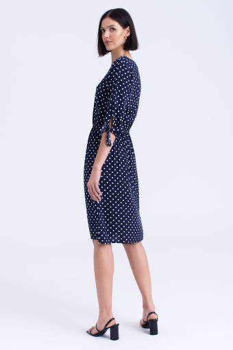 Granatowa sukienka w białe kropki