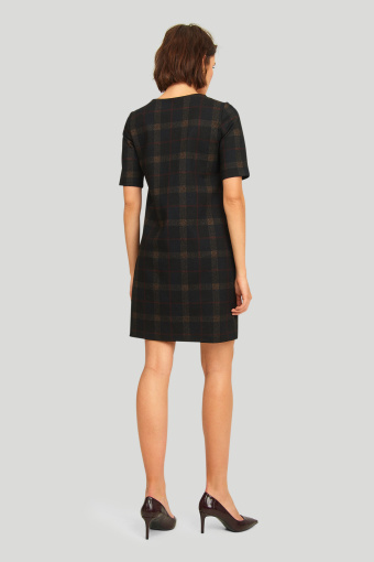 Dzianinowa sukienka przed kolano, nadruk w kratę