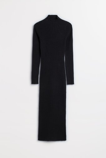 Dopasowana, swetrowa sukienka z półgolfem