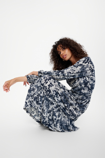 Sukienka midi w kwiatowy wzór