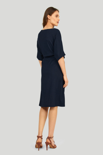 Dzianinowa sukienka z ozdobnym detalem