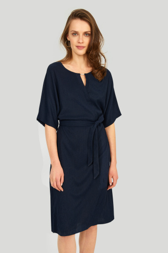 Dzianinowa sukienka z ozdobnym detalem