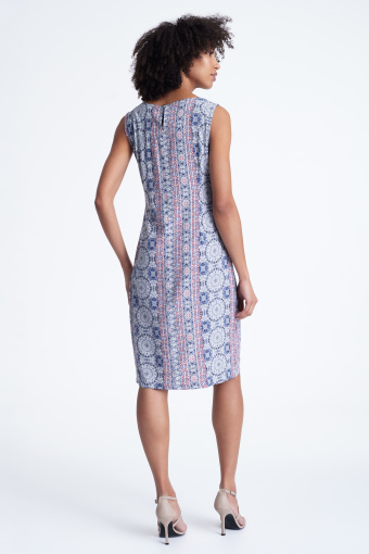 Błękitna sukienka z nadrukiem typu paisley