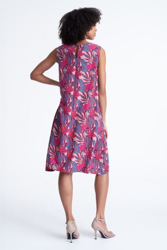 Sukienka w różowo-niebieskie kwiaty