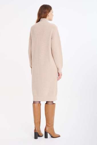 Beżowa sukienka z prążkowanej dzianiny