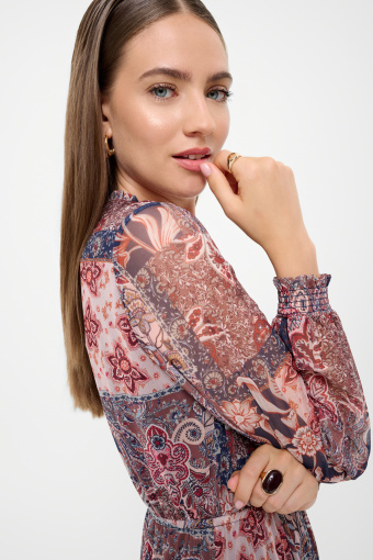 Sukienka do połowy łydki nadruk paisley