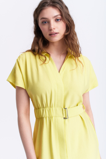 Limonkowa sukienka z paskiem