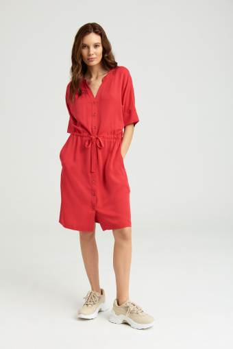 Luźna, czerwona sukienka z wiskozy