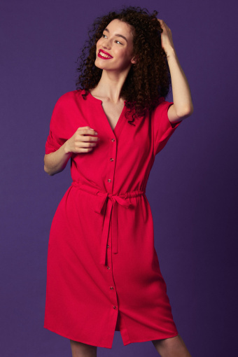 Luźna, czerwona sukienka z wiskozy