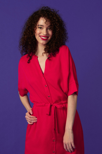 Luźna, czerwona sukienka z wiskozy