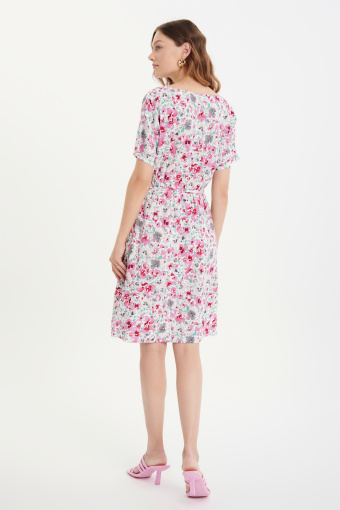 Sukienka z nadrukiem w różowe kwiaty Sukienka z nadrukiem w różowe kwiaty