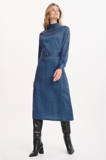 Sukienka midi z geometrycznym printem i paskiem w talii