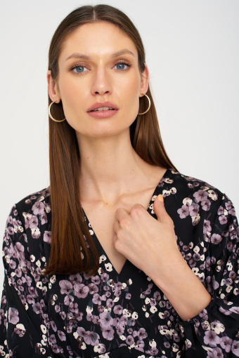 Sukienka mini z długim rękawem, nadruk w jasnofioletowe kwiaty