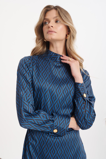 Sukienka midi z geometrycznym printem i paskiem w talii