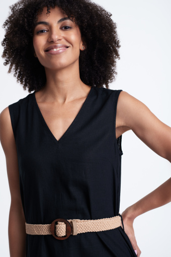 Uniwersalna, czarna sukienka z paskiem