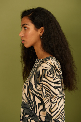 Sukienka z miękkiej dzianiny z nadrukiem