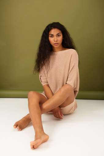 Dzianinowa sukienka z połyskującą nitką