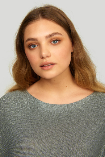 Dzianinowa sukienka z połyskującą nitką