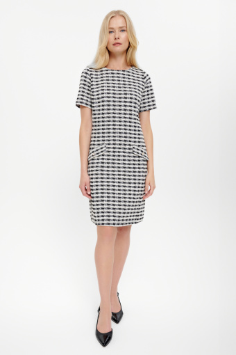 Dopasowana sukienka przed kolano nadruk w kratkę