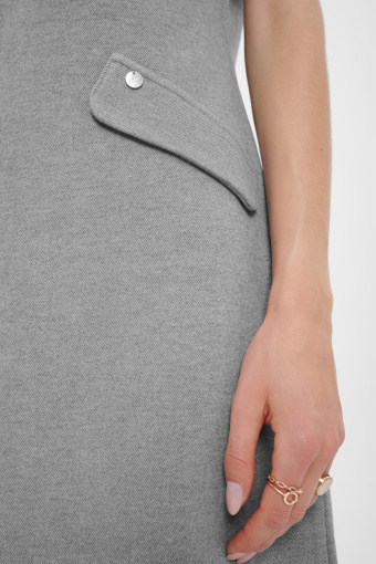 Klasyczna szara sukienka z krótkim rękawem