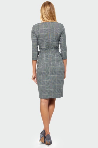 Ołówkowa sukienka w kratę