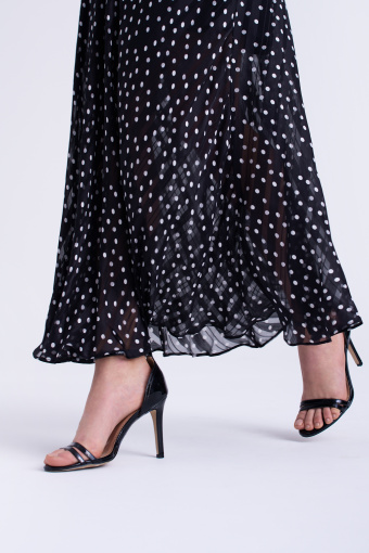 Czarna koktajlowa sukienka w kropki