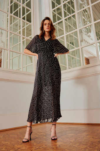 Czarna koktajlowa sukienka w kropki