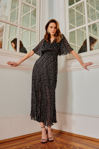 Czarna koktajlowa sukienka w kropki