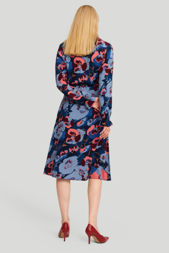 Wiskozowa sukienka midi w różowo-fioletowe kwiaty