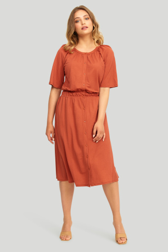 Dzianinowa sukienka podkreslająca talię