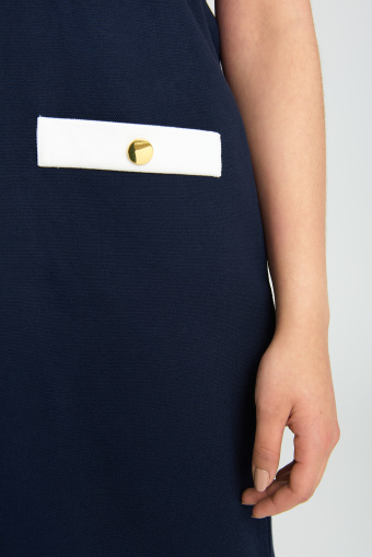 Klasyczna, granatowa sukienka z kontrastowymi wstawkami