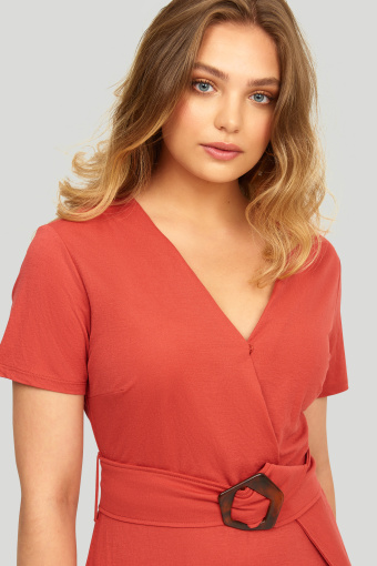 Wiskozowa sukienka z wiązaniem w pasie