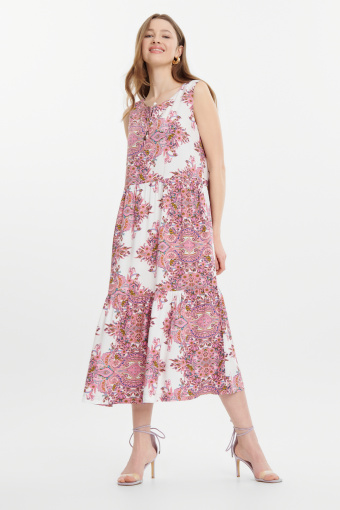 Biało-różowa sukienka z printem paisley